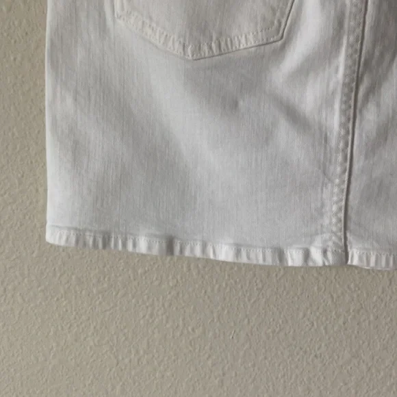 Madewell Women’s  Stretch ButtonFront White Denim Straight Mini Skirt Edition 24 - Picture 12 of 15